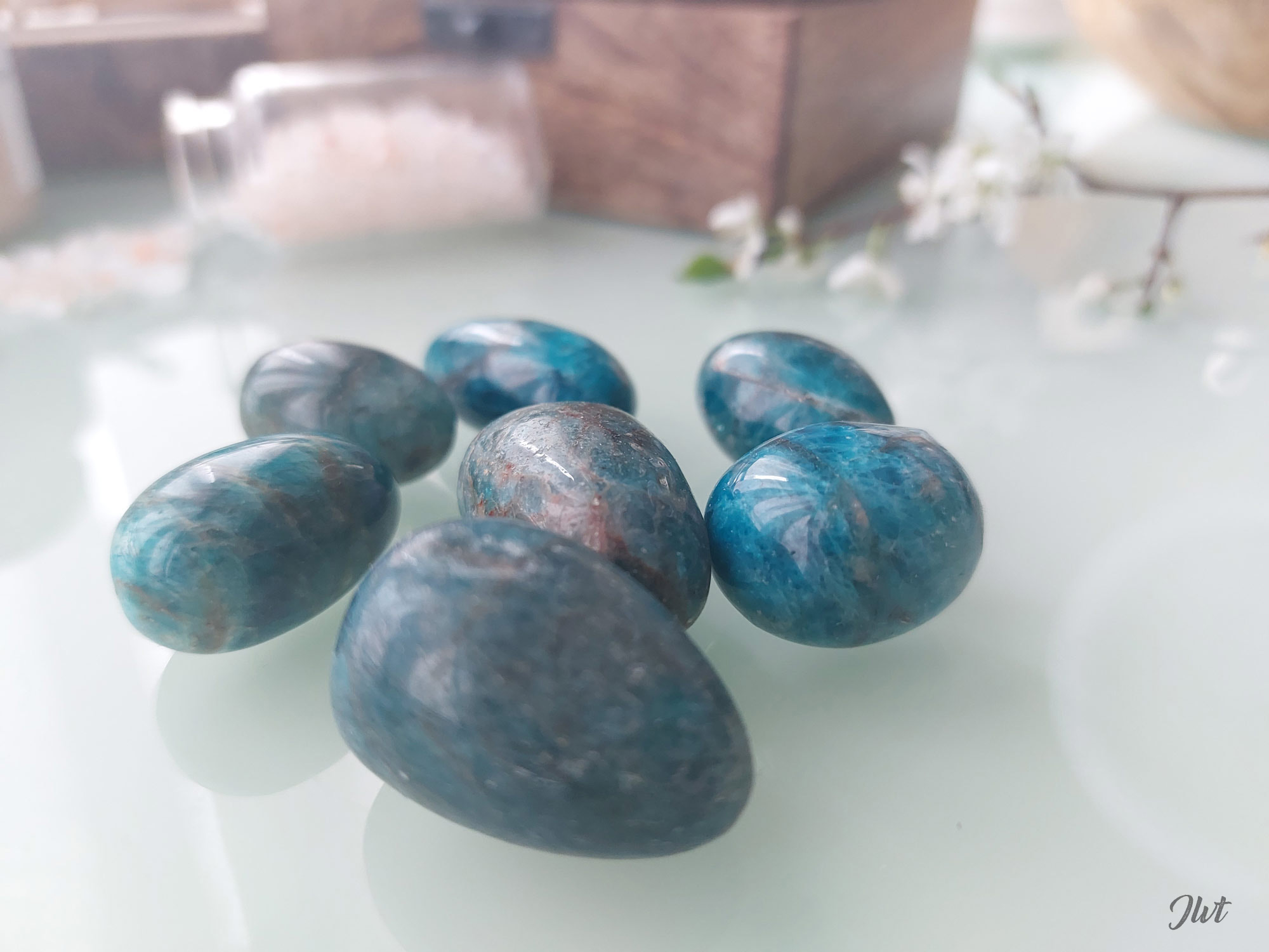 Apatite (2) Apatite (2)