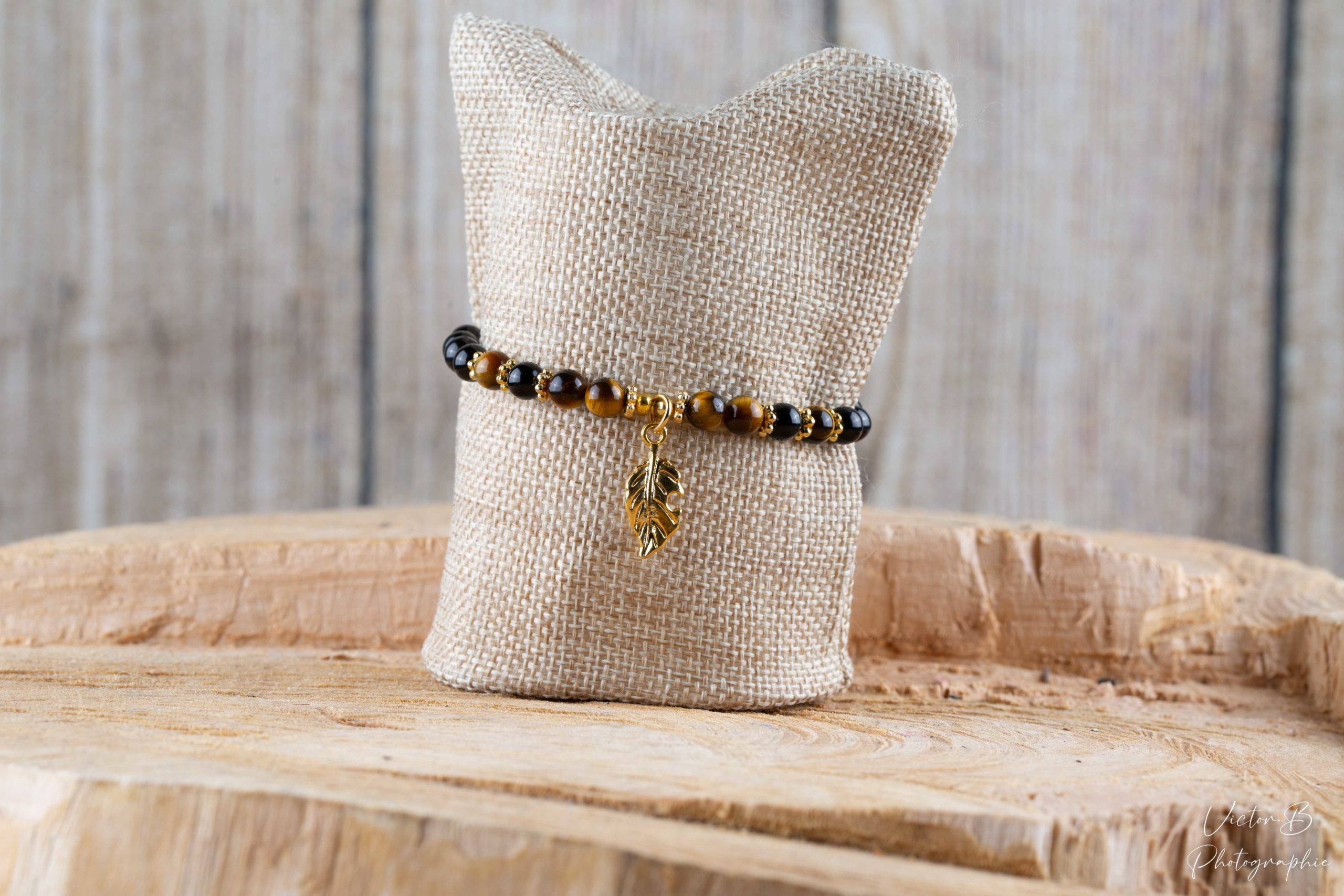 Oeil de tigre et Tourmaline breloque feuille Oeil de tigre et Tourmaline breloque feuille