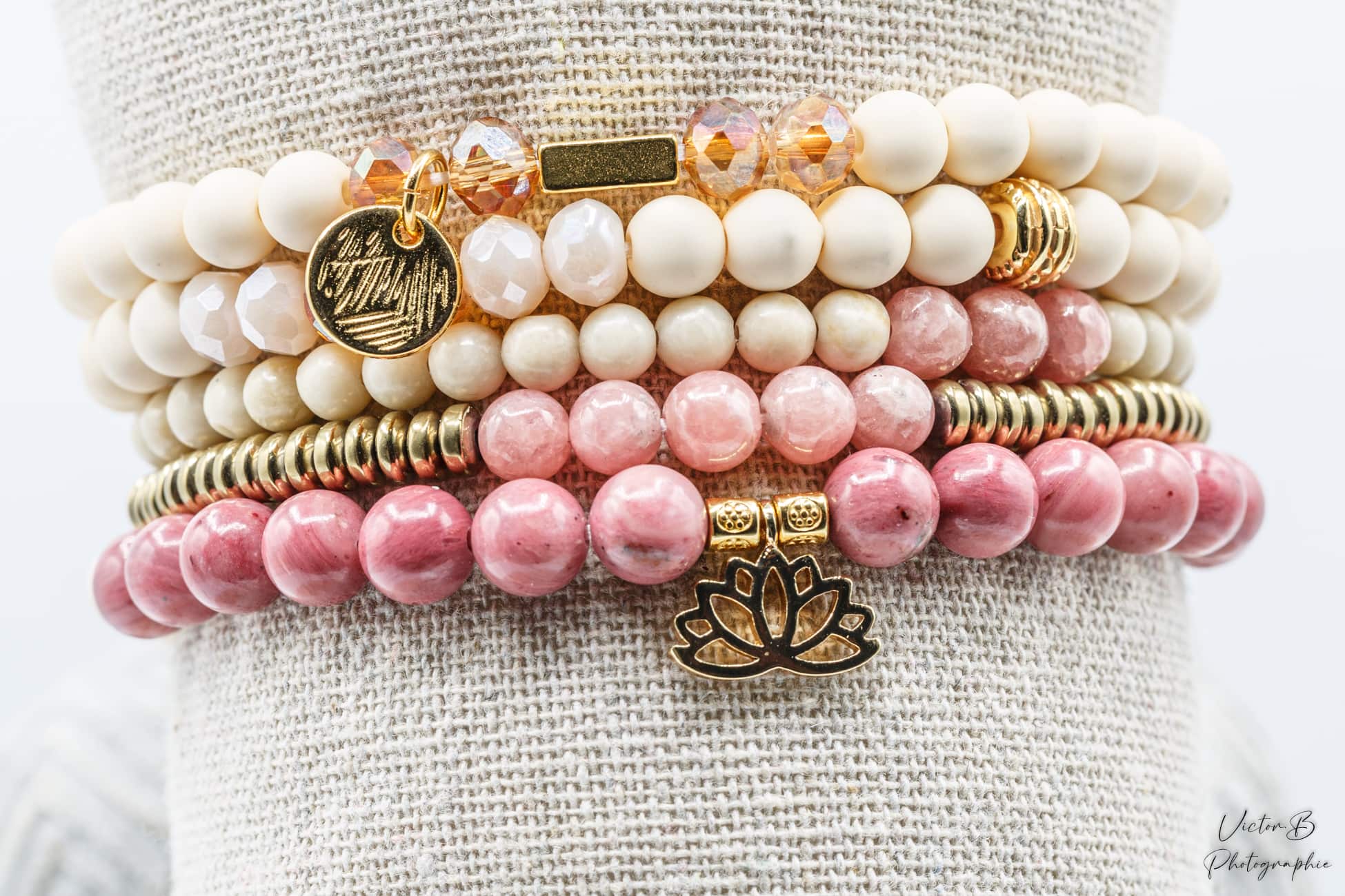 Collection boheme rhodonite, pierre de riviere quartz faise, perle acrylique, lotus Collection boheme rhodonite, pierre de riviere quartz faise, perle acrylique, lotus