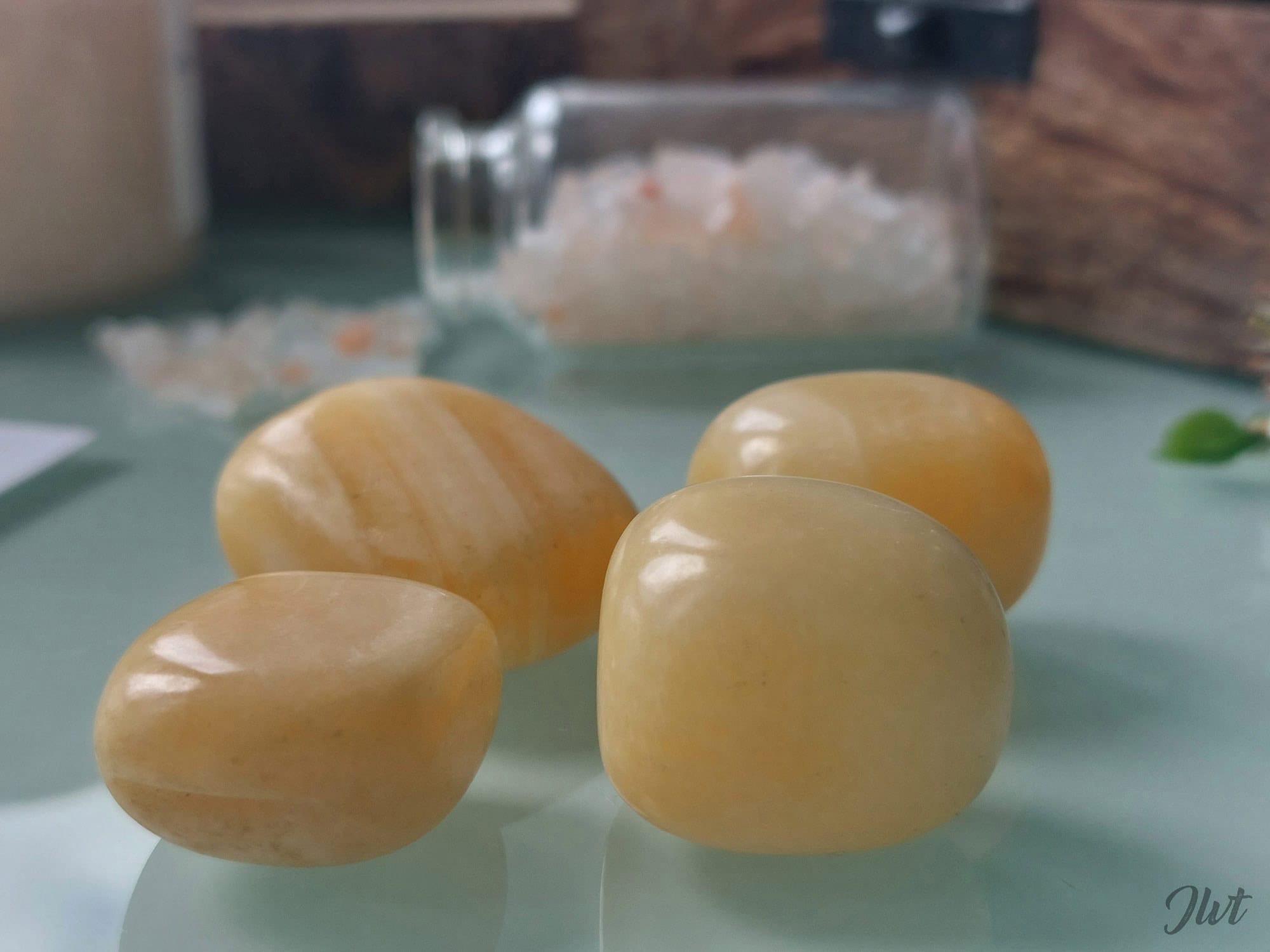 Calcite orange (2) Calcite orange (2)